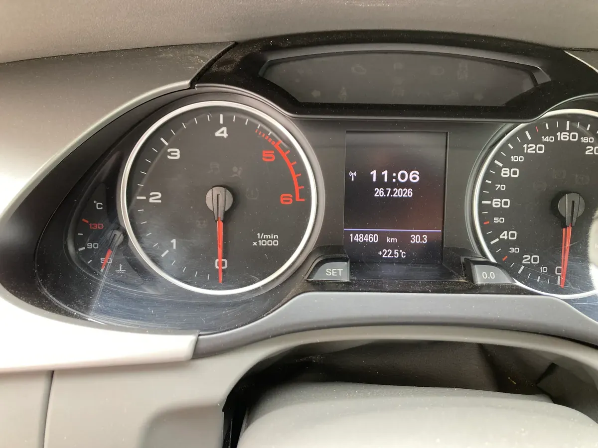 Audi A4 2009 photo 2