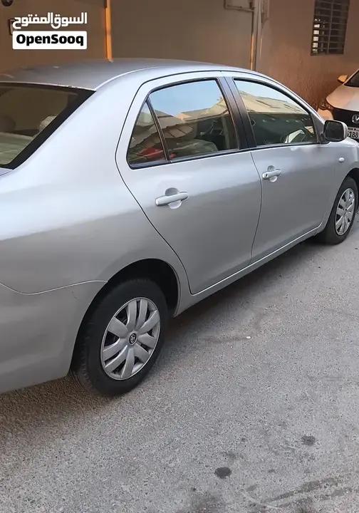 Toyota Yaris 2012 photo 2