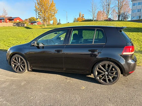 Volkswagen Golf Vi 2010 photo 2