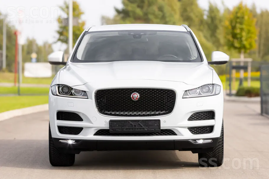 Jaguar F-Pace 2017 photo 2