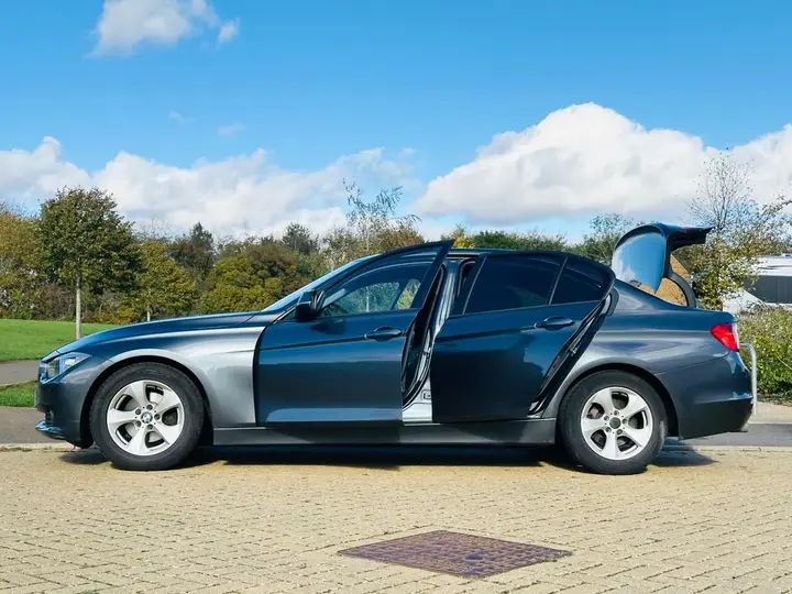 BMW 3 Series 2012 photo 2