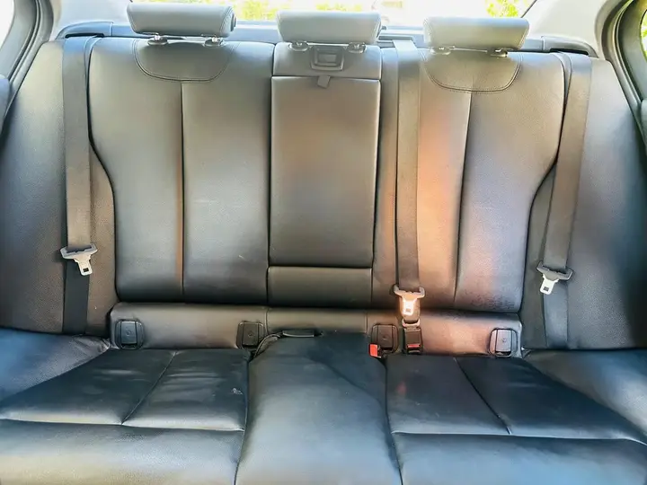 BMW 3 Series 2012 photo 3