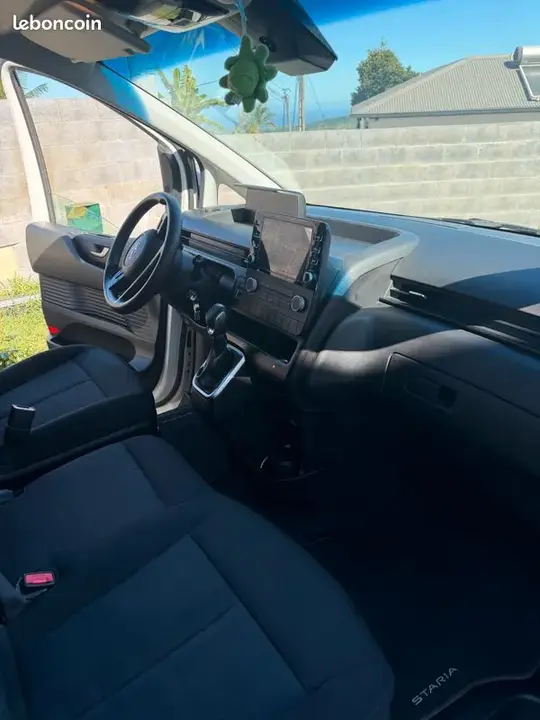 Hyundai Staria 2024 photo 3