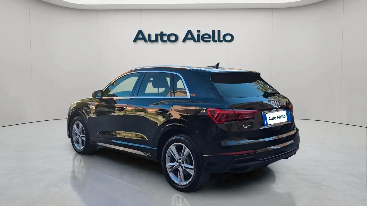 Audi Q3 2021 photo 2