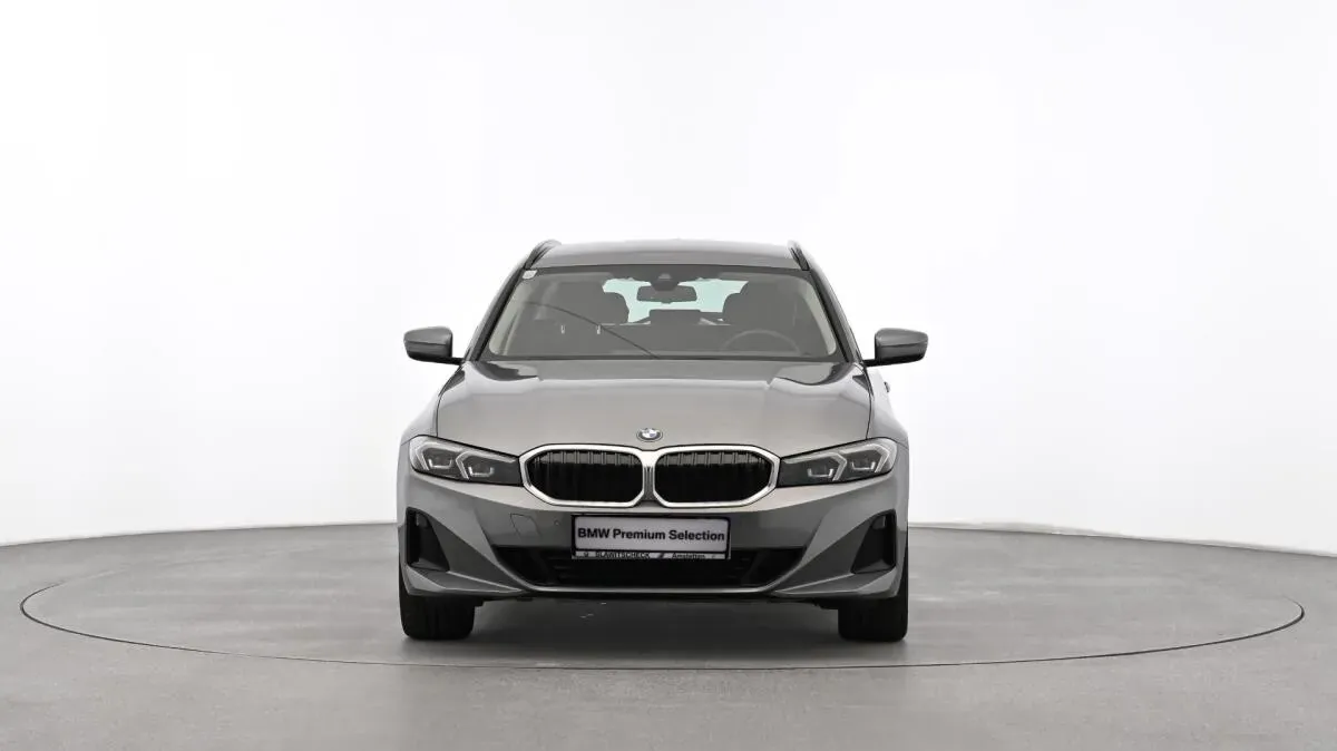 BMW 3 Series 2024 photo 2