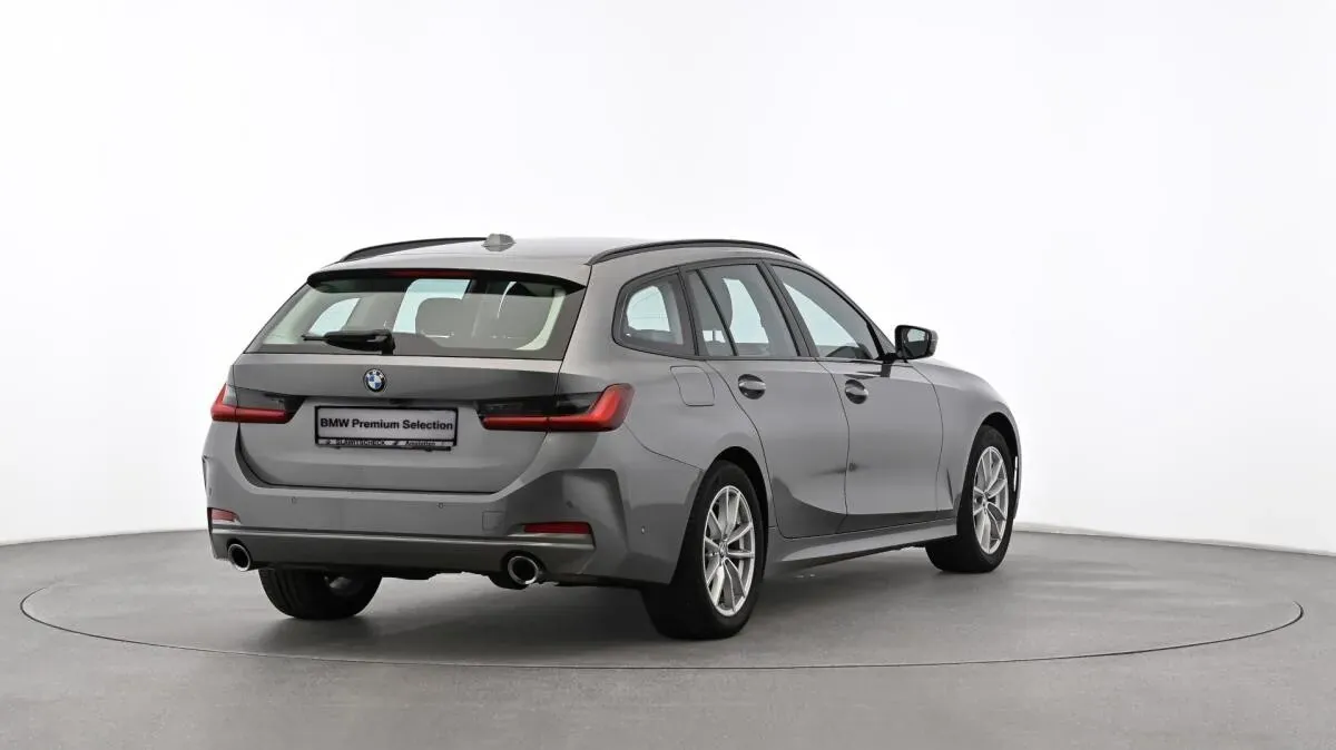 BMW 3 Series 2024 photo 3