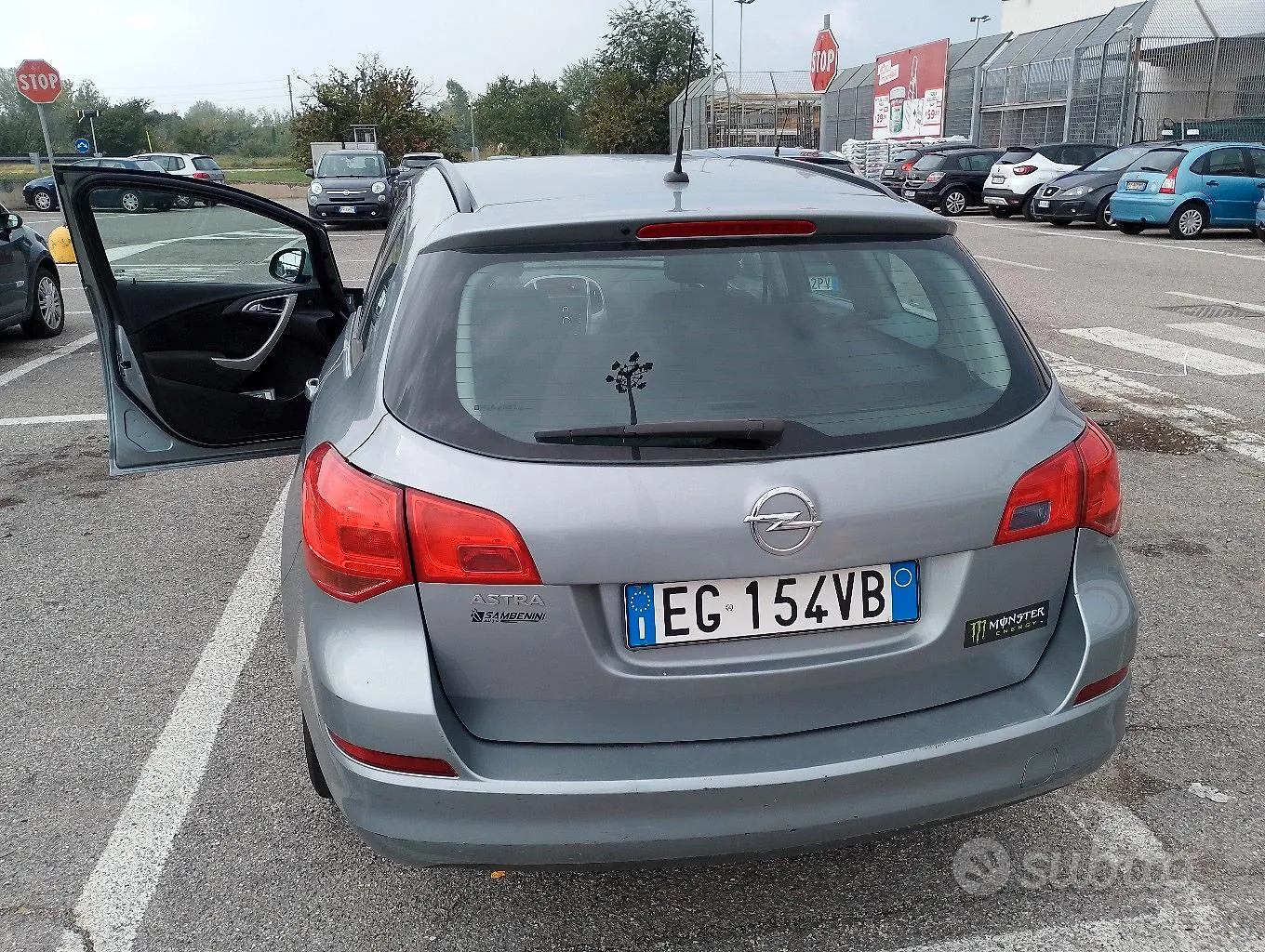 Opel Astra 2011 photo 2