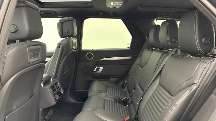Land Rover Discovery 2026 photo 4