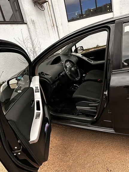 Toyota Yaris 2010 photo 2