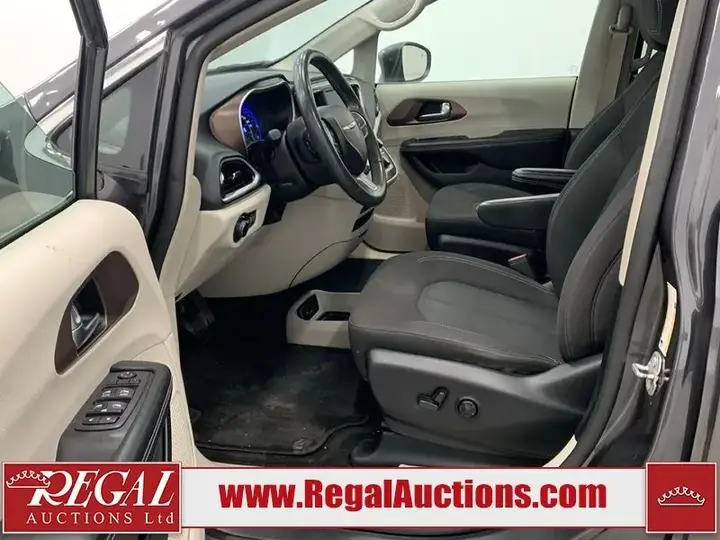 Chrysler Grand Caravan 2022 photo 5