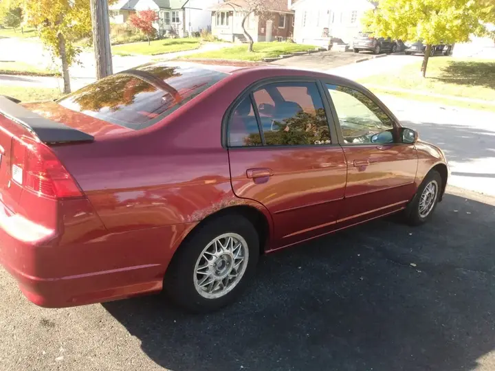 Honda Civic 2005 photo 2