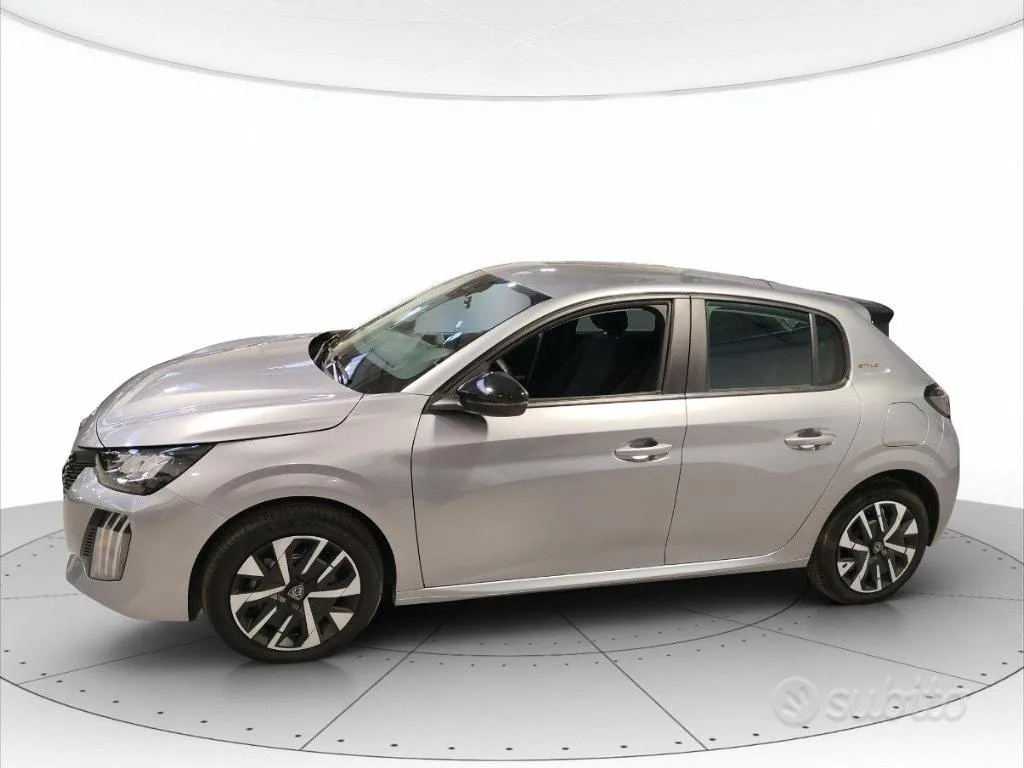 Peugeot 208 2025 photo 2