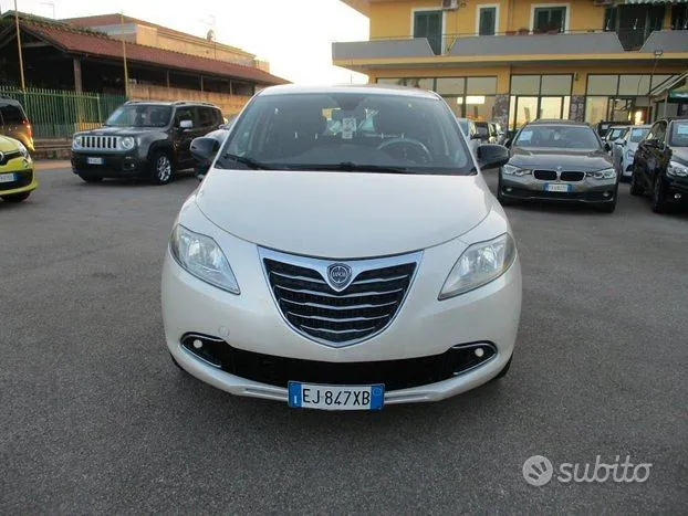 Lancia Ypsilon 2011 photo 2
