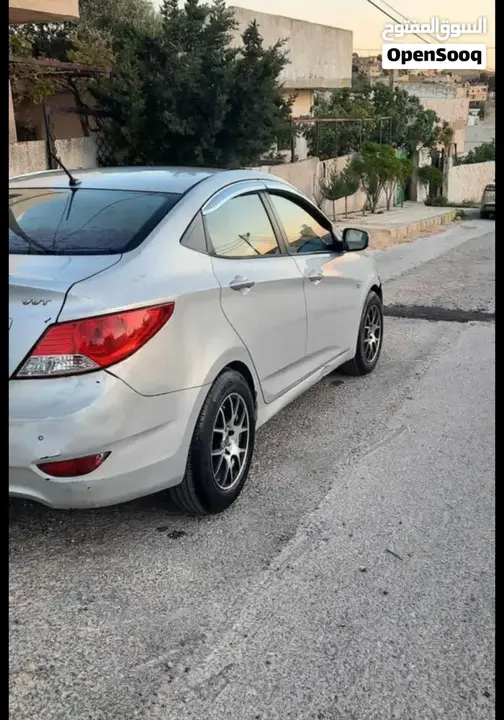 Hyundai Accent 2011 photo 2