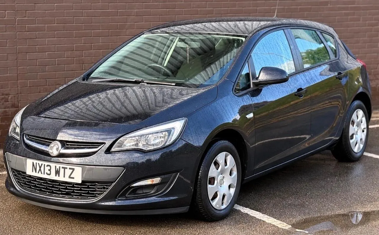 Vauxhall Astra 2013 photo 5
