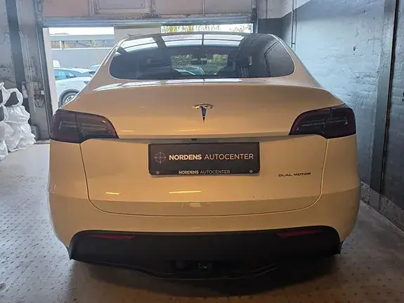 Tesla Model Y 2023 photo 5