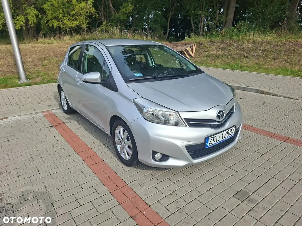 Toyota Yaris 2013 photo 2