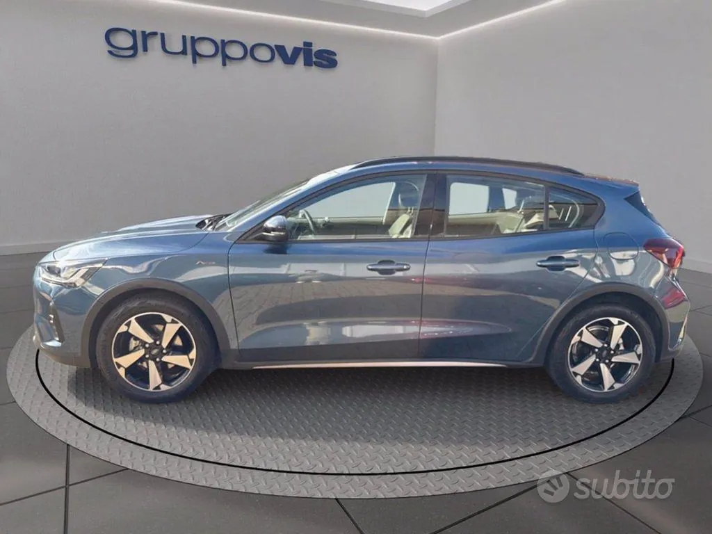 Ford Focus 2024 photo 2