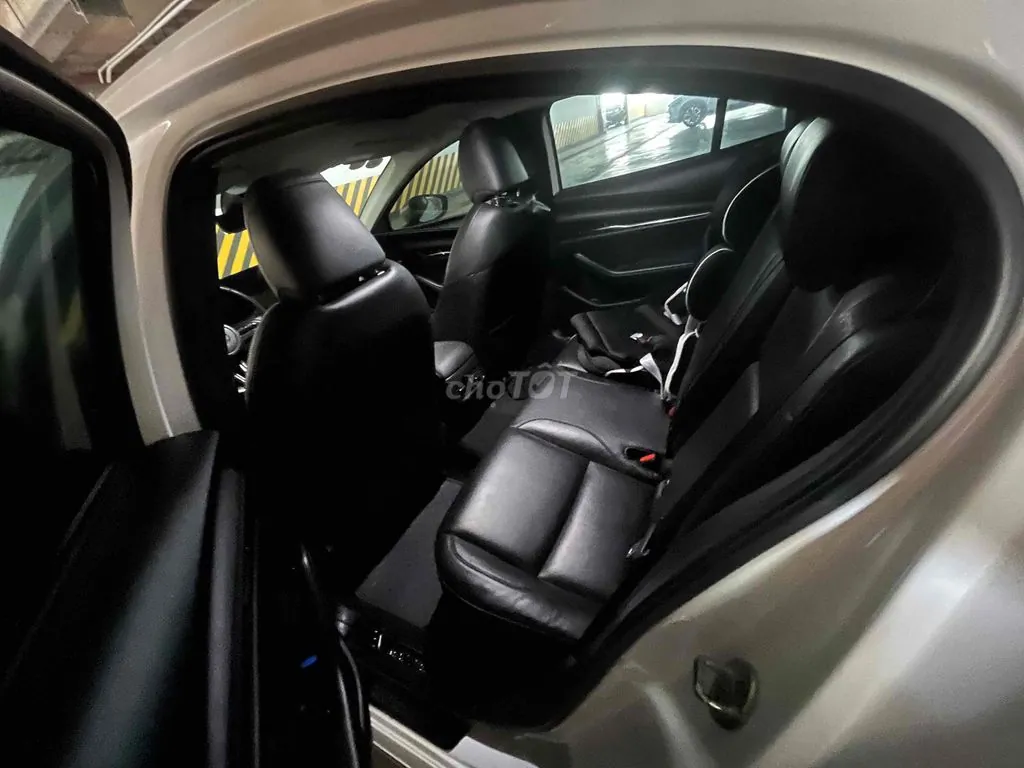 Mazda 3 2022 photo 2