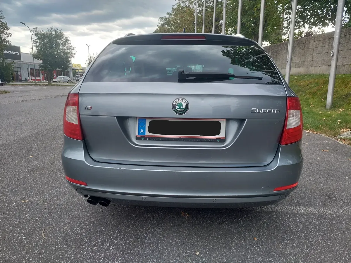 Skoda Superb 2010 photo 3