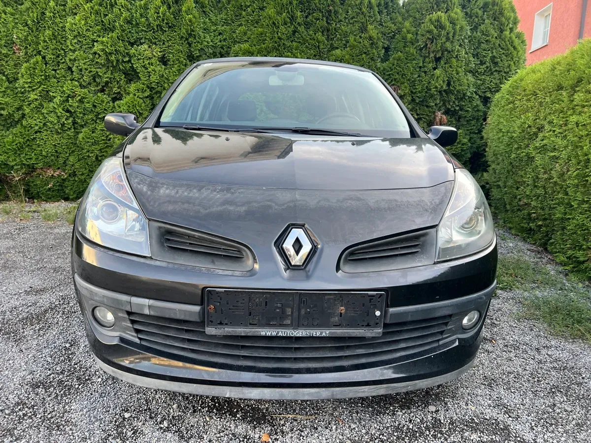 Renault Clio 2006 photo 2