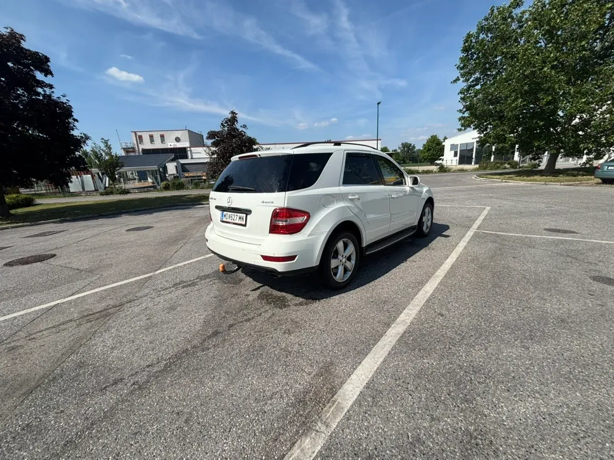 Mercedes-Benz M-Class 2009 photo 3