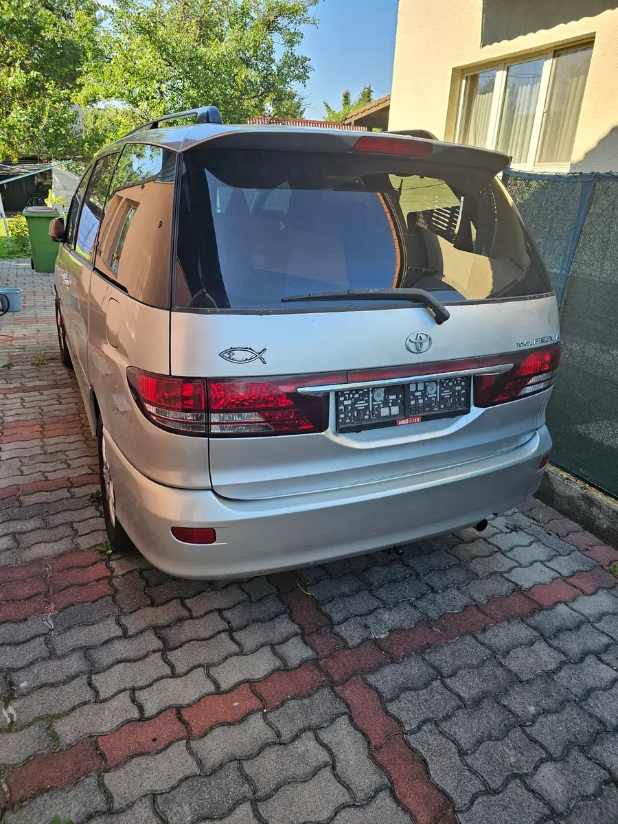 Toyota Previa 2005 photo 2