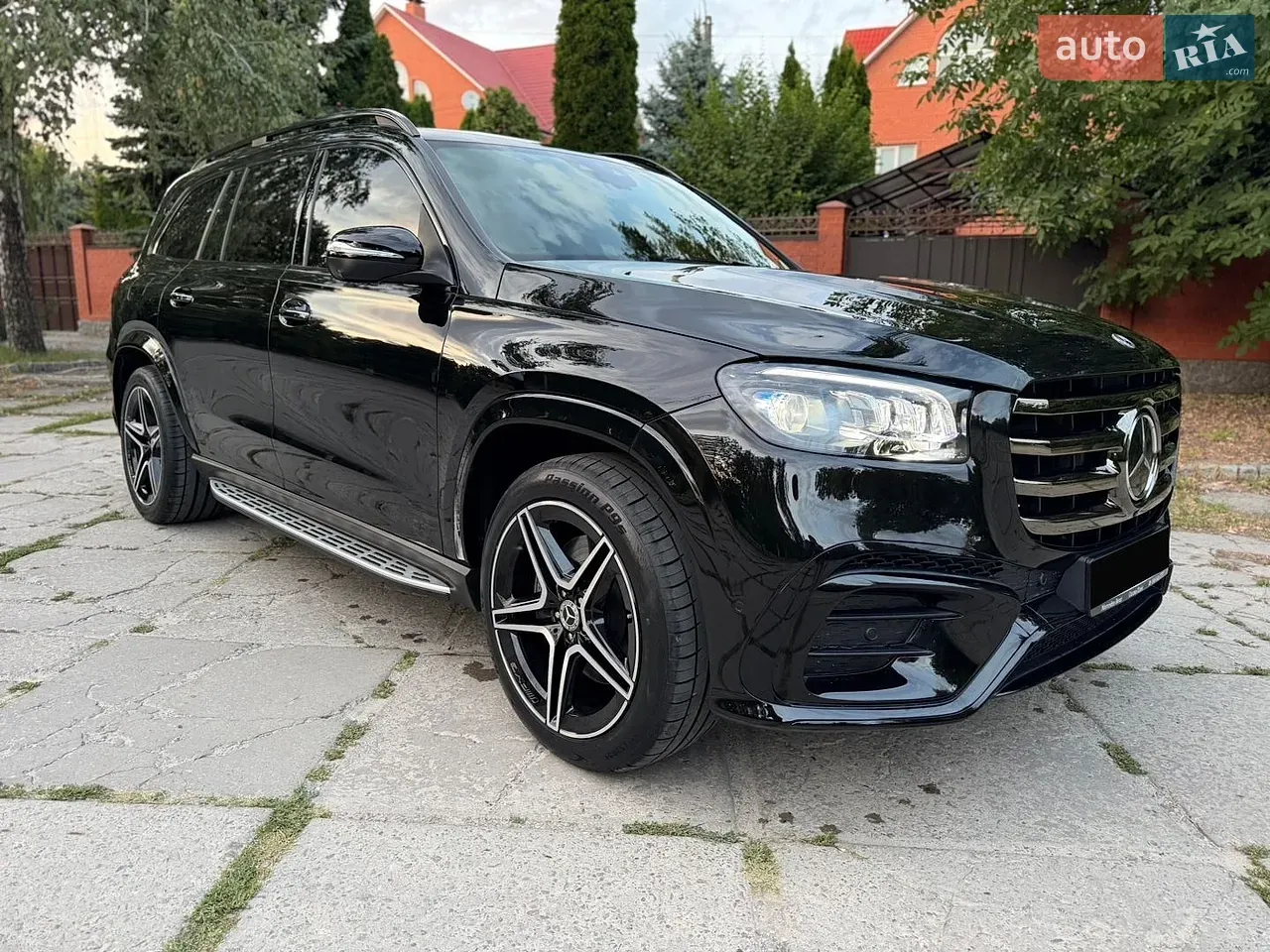 Mercedes-Benz Gls-Class 2024 photo 2