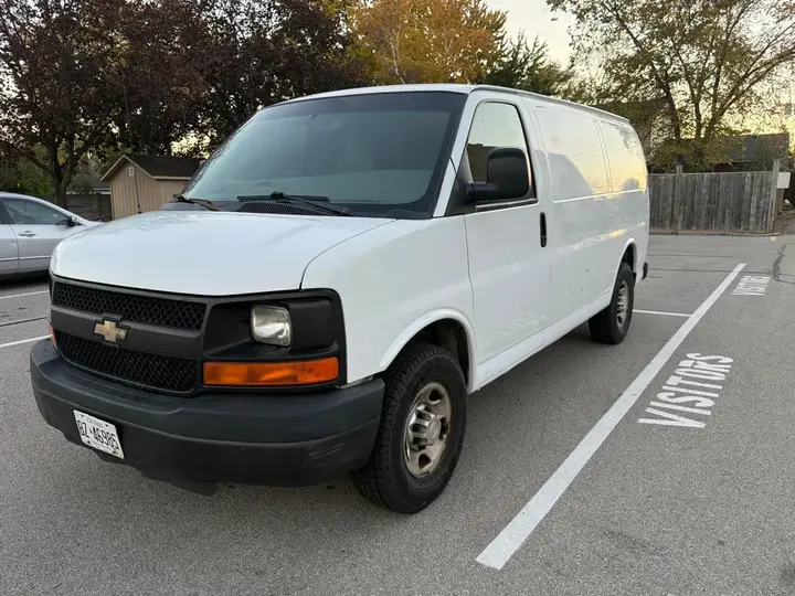Chevrolet Express 2011 photo 4