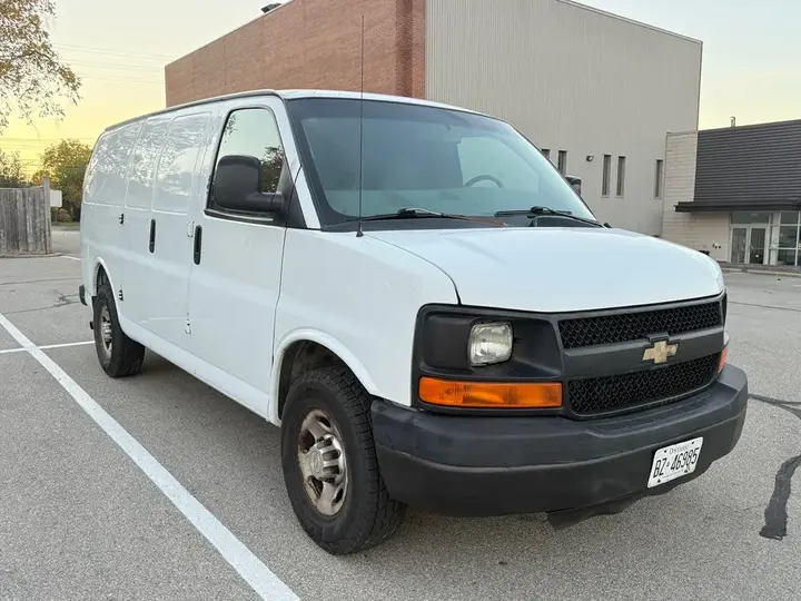 Chevrolet Express 2011 photo 3