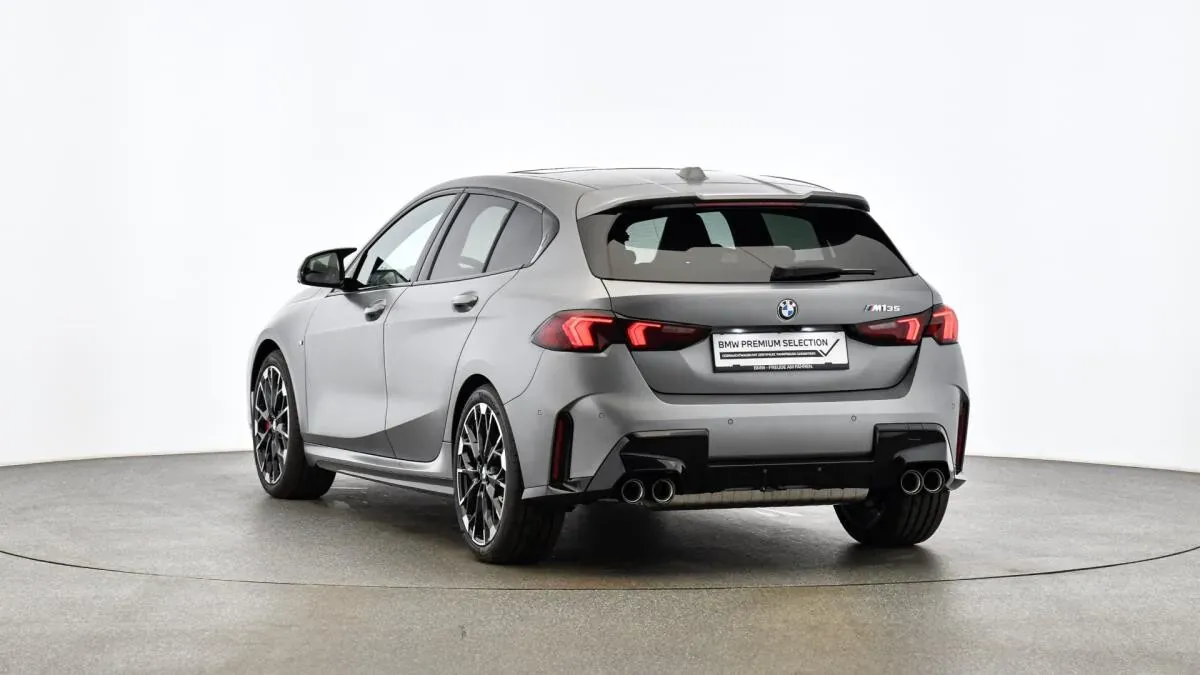BMW 1 Series 2025 photo 3
