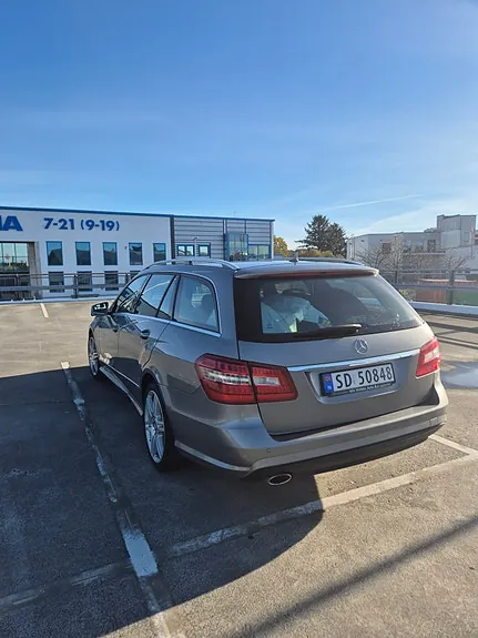 Mercedes-Benz E200 D 2010 photo 4