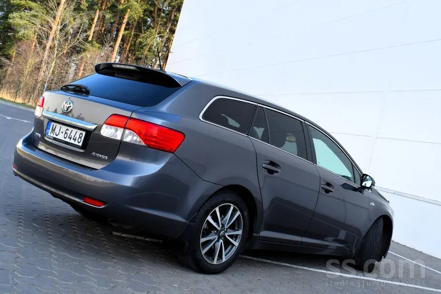 Toyota Avensis 2013 photo 4