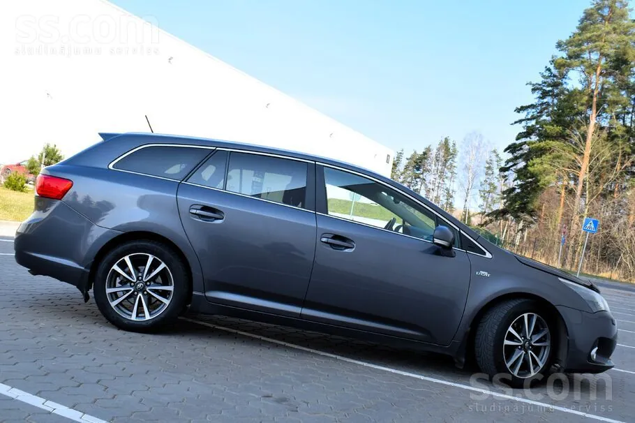 Toyota Avensis 2013 photo 5