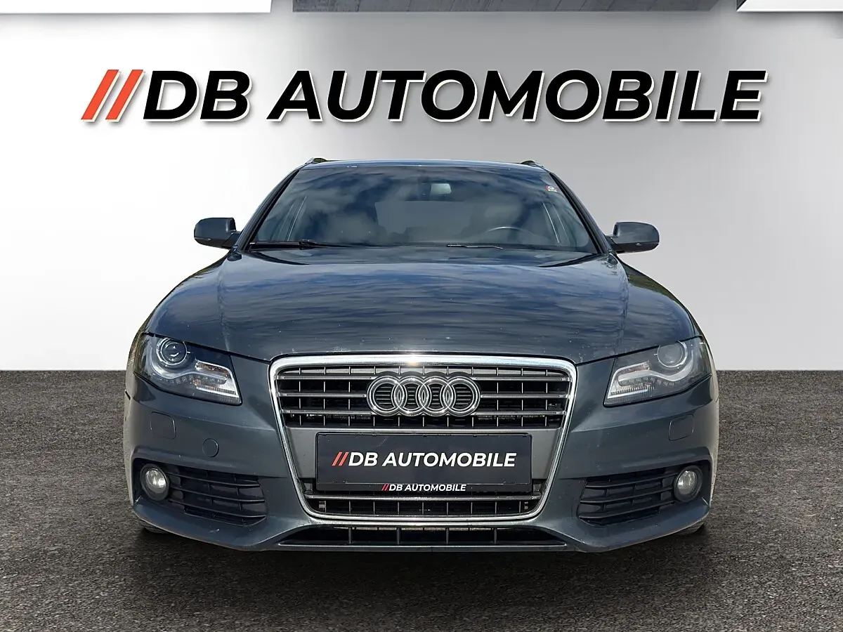 Audi A4 2011 photo 2