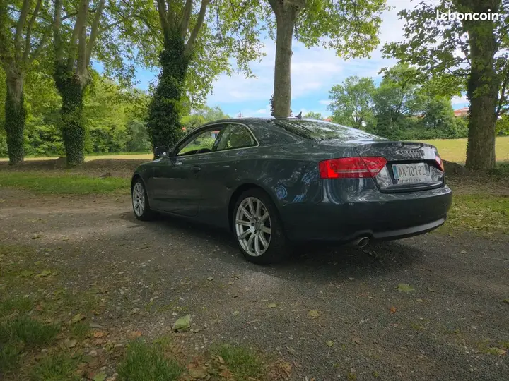 Audi A5 2010 photo 2