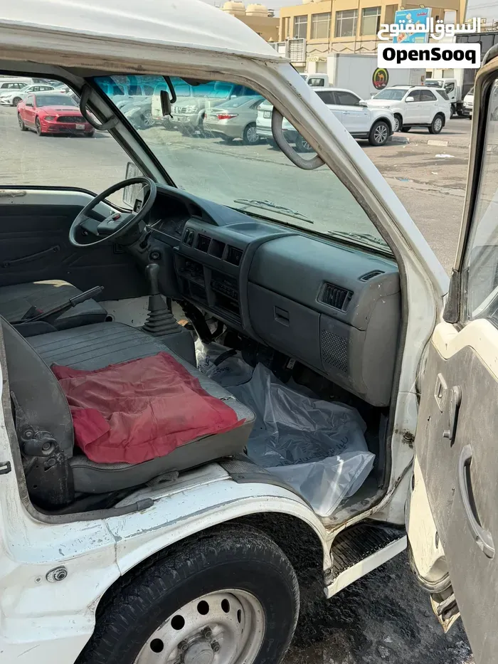 Mitsubishi L300 2013 photo 4