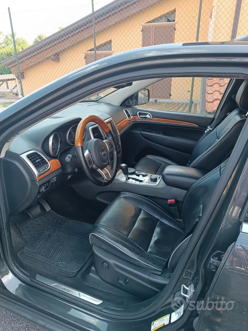Jeep Grand Cherokee 2011 photo 2