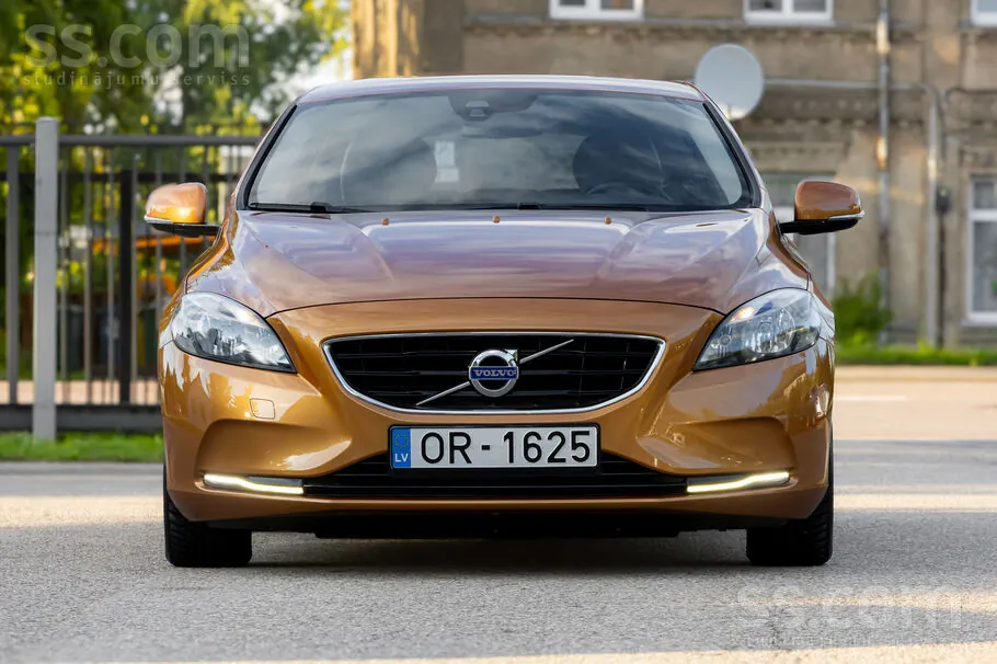 Volvo V40 2013 photo 2