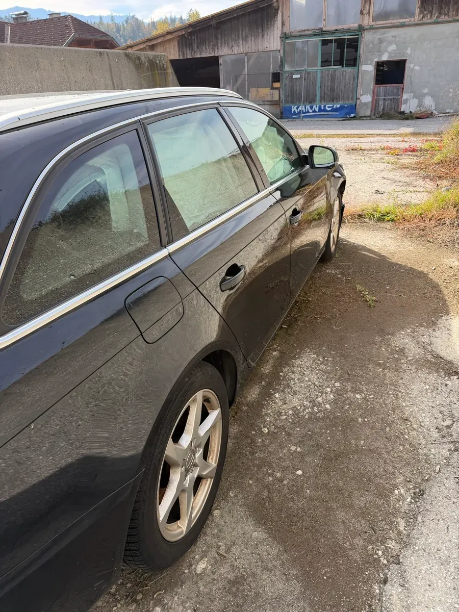 Audi A4 2010 photo 3