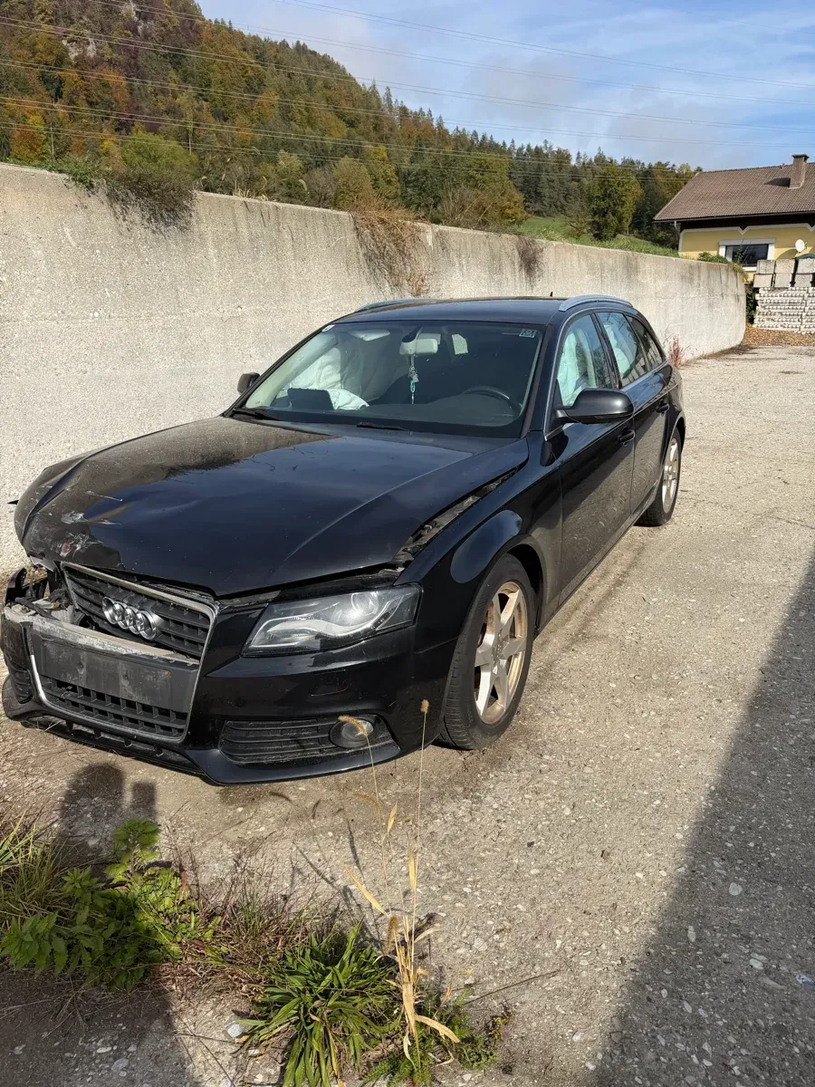 Audi A4 2010 photo 2