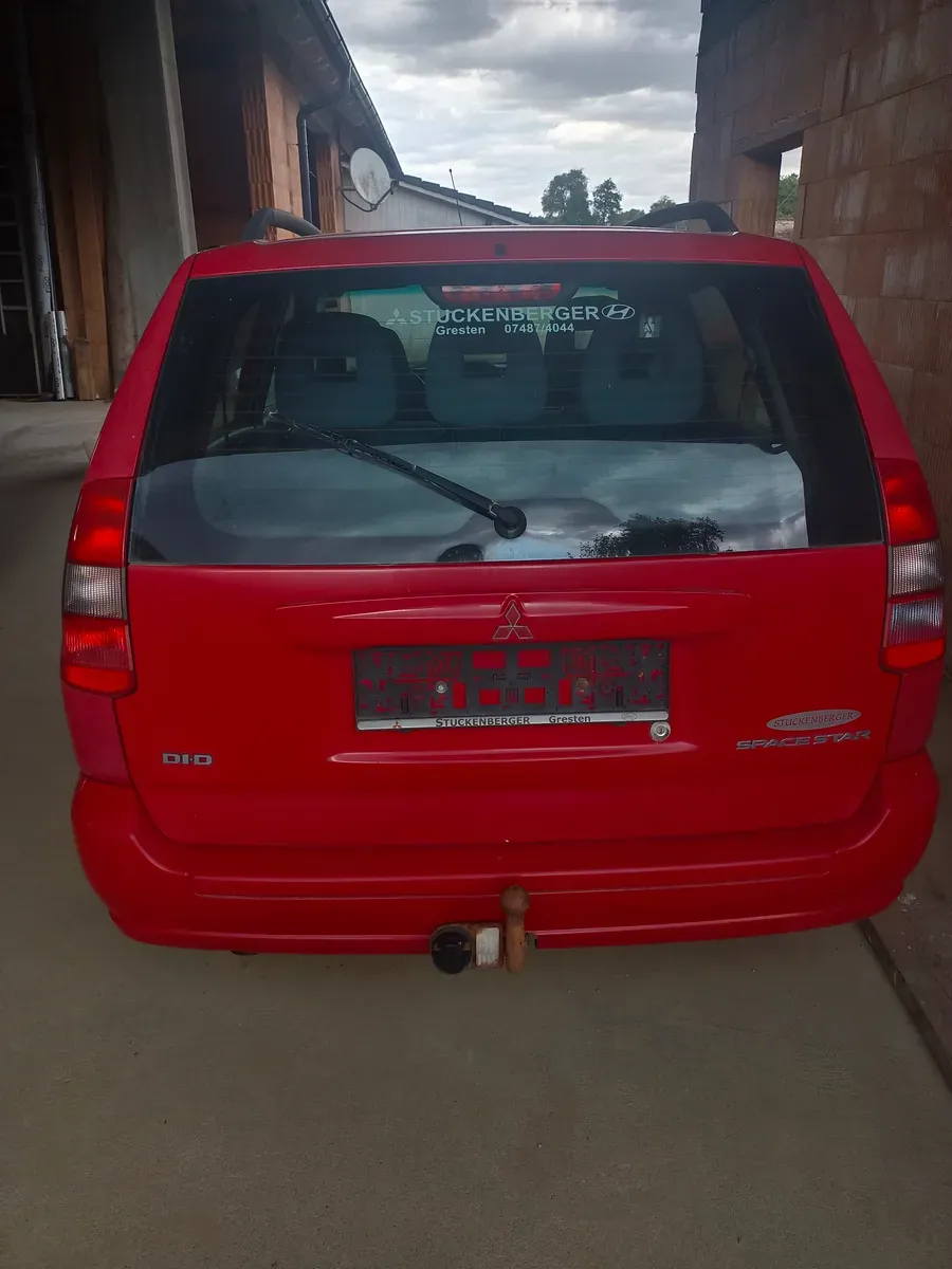 Mitsubishi Space Star 2001 photo 2