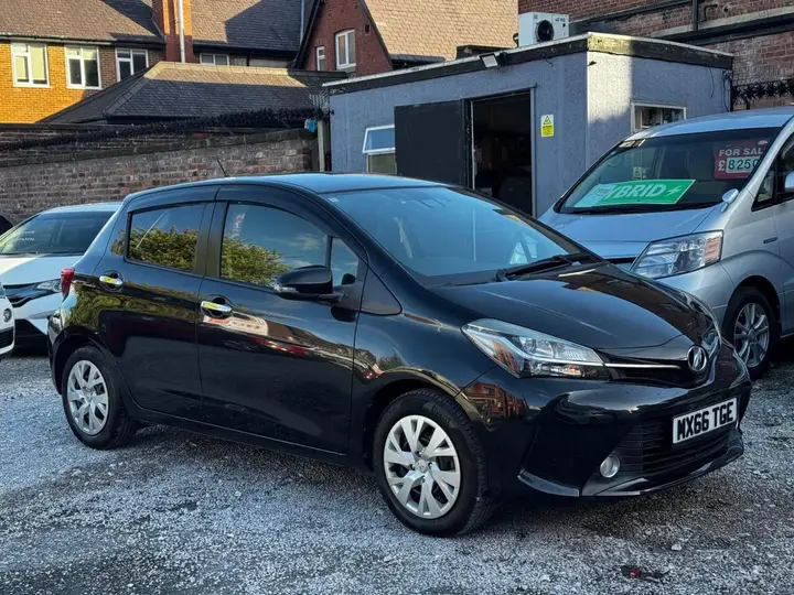 Toyota Yaris 2016 photo 2