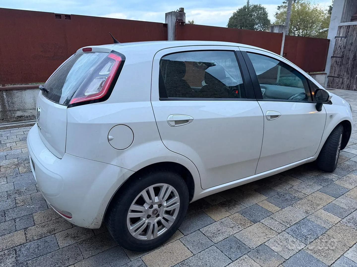Fiat Punto 2013 photo 2