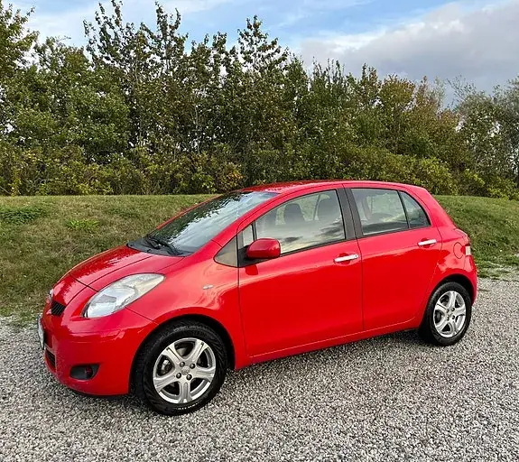Toyota Yaris 2010 photo 2