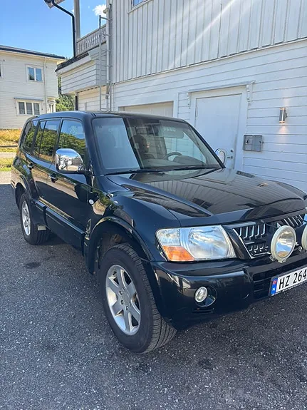 Mitsubishi Pajero 2004 photo 2