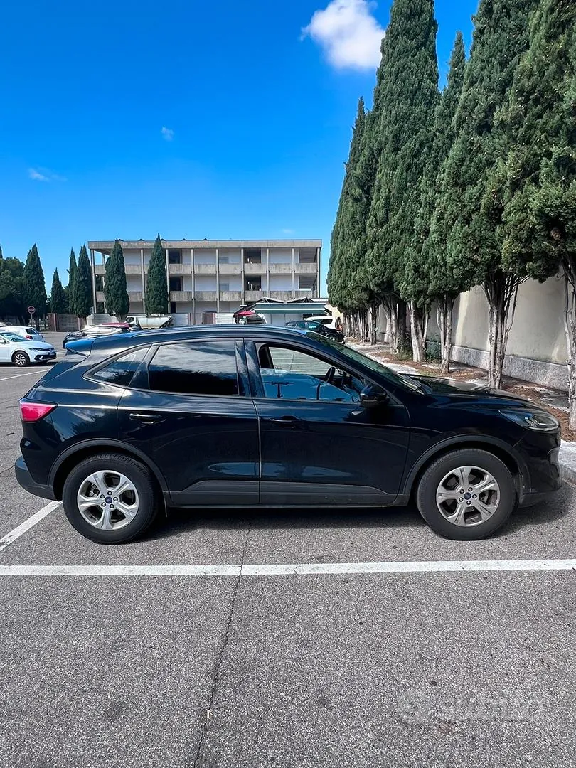 Ford Kuga 2022 photo 3