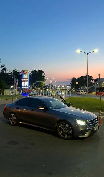 Mercedes-Benz E-Class 2017 photo 2