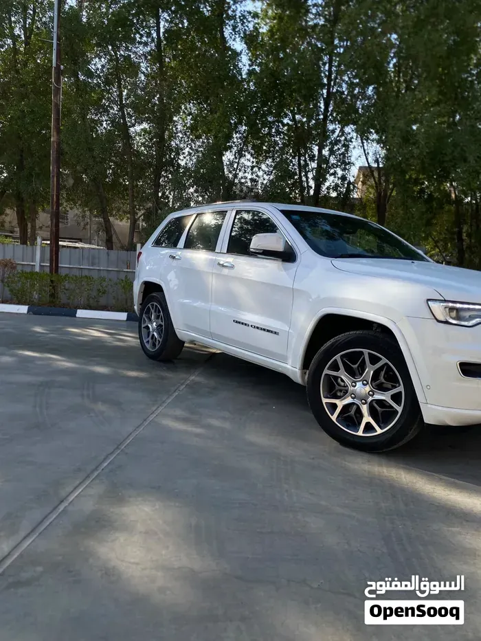 Jeep Grand Cherokee 2020 photo 2