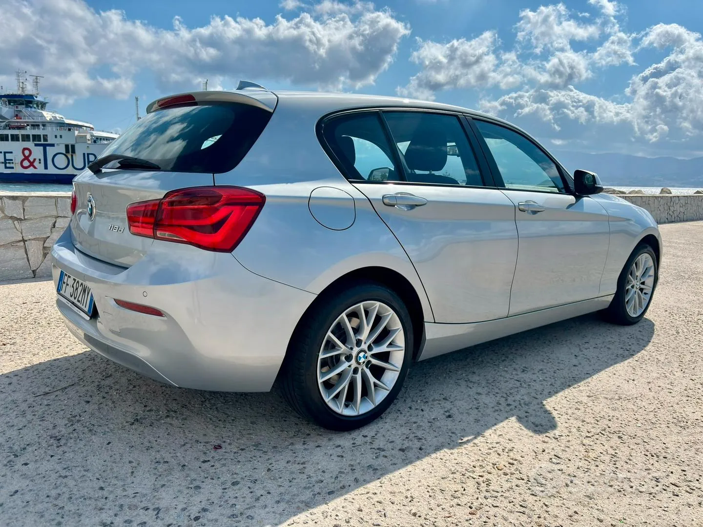 BMW 1 Series 2016 photo 2